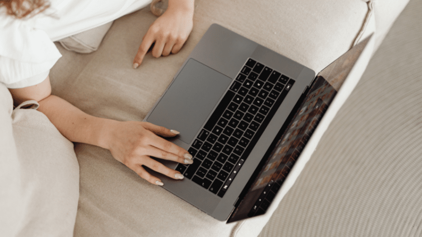 Die wichtigsten Unterschiede zwischen den bsten Online-Plattformen für gebracuhte Kleidung