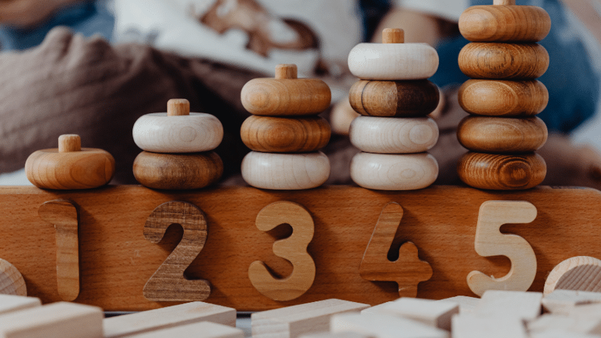 Die besten Montessori Spielzeuge für selbstständiges Spielen (1–3 Jahre)