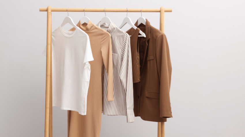 Detaillierter Vergleich von konkreten Bürokleidungsstücken von LANIUS und hessnatur