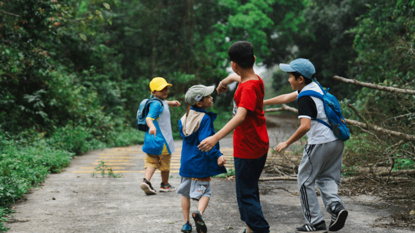 Welche Regenkleidung eignet sich besonders für Waldkindergarten + Kita?