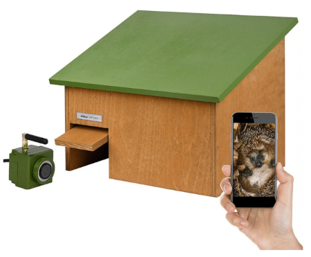 Landlust Igelhaus mit Kamera